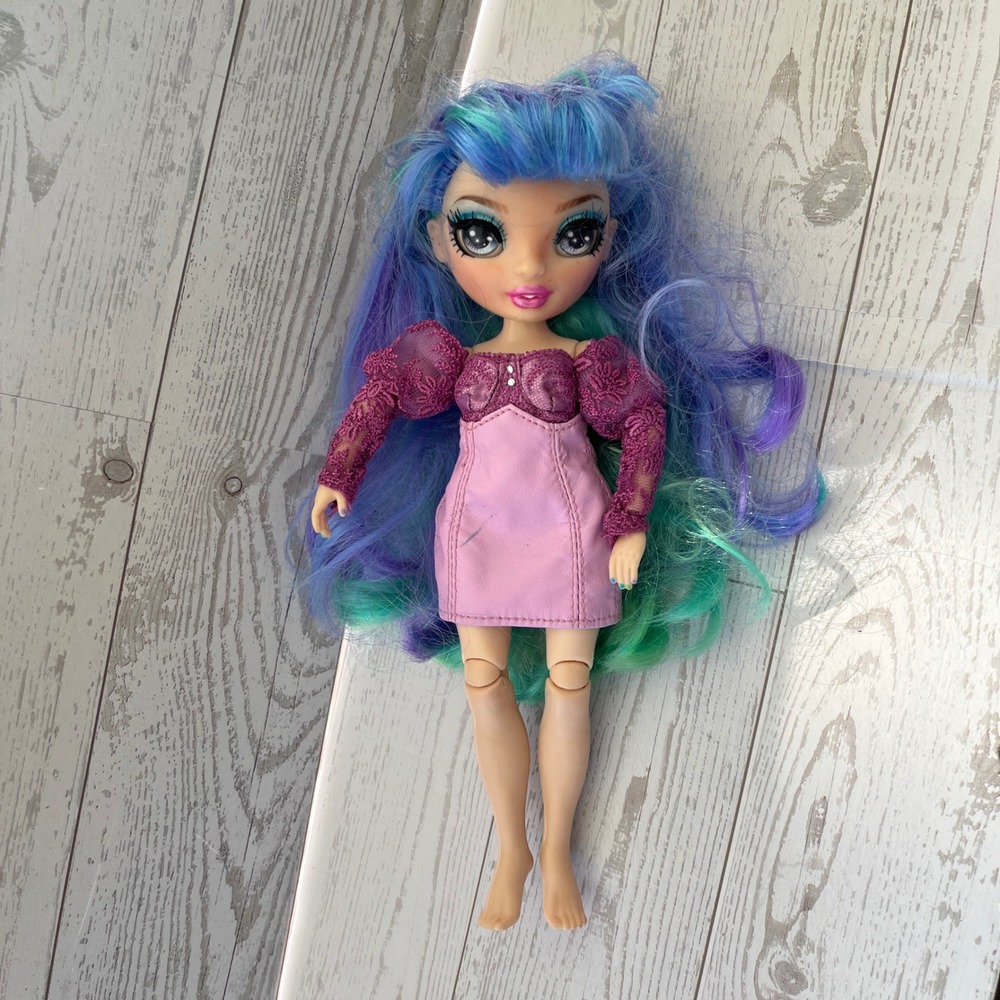 Rainbow High Holly DeVious Doll Blue Purple Teal Hair Pink Lace Dress‎ MGA 2023